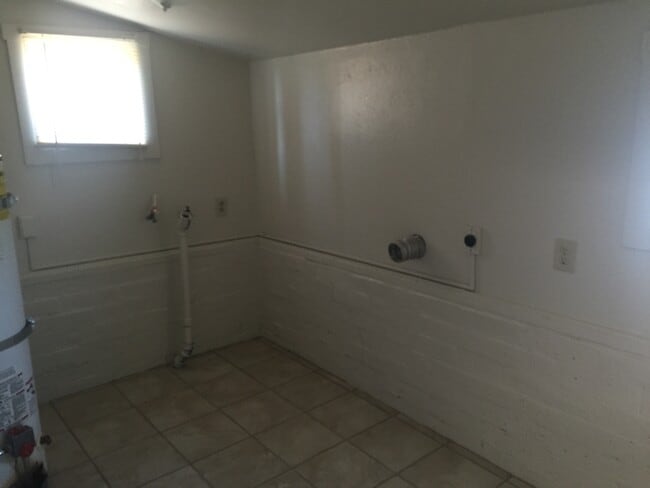 Building Photo - Quaint House in Ripon!