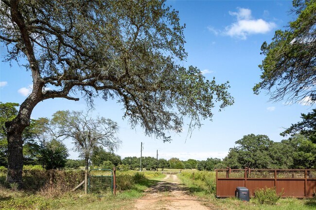 Building Photo - 11773 Newberg Rd