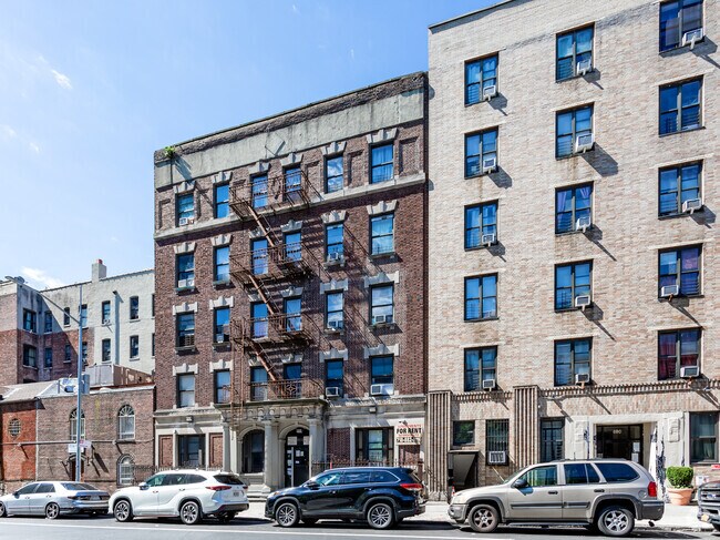 Building Photo - 656 W 178th St