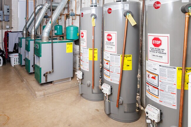 Building Photo - 6216 W Irving Park Rd