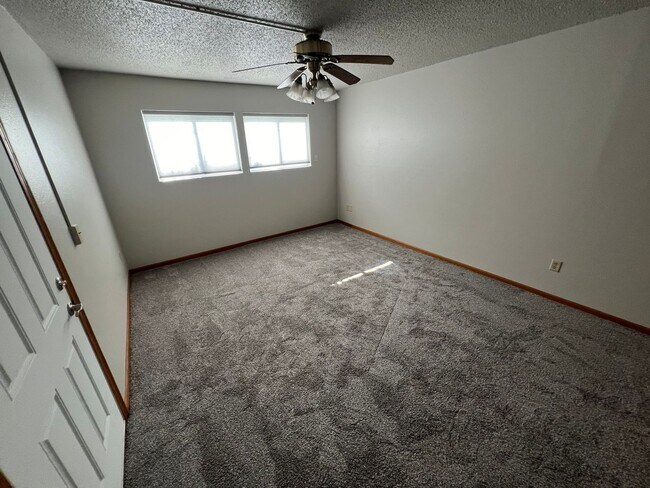 Building Photo - Large 3 bedroom apartment close to Sawyer Elementary, great for families