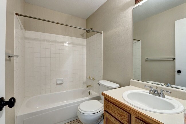 Building Photo - Castle Rock Founders Village Single Family 4BD/3BTH/3-Car (~2100 FSF)