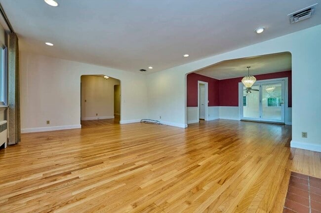 Building Photo - 60 Brookline St