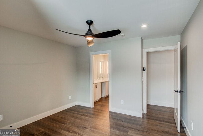 Building Photo - 119 Chateau Dr SE