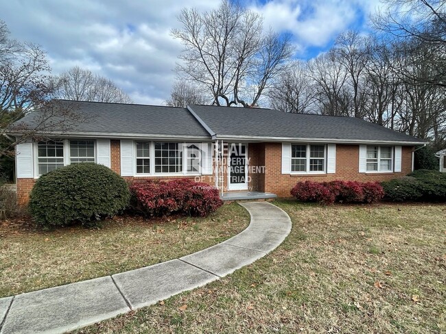 Primary Photo - *MOVE-IN SPECIAL* Beautiful 3 BR/2 BA Ranc...