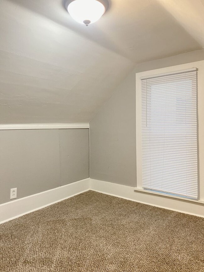 Building Photo - Coming Soon! Updated 4 bed 2 bath house right in the heart of Benson.