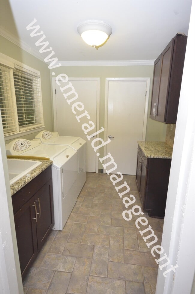 Building Photo - 2644 Harrington Dr