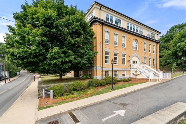 Building Photo - 145 Glenwood St