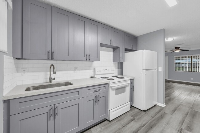 Building Photo - 1565 W 28th St