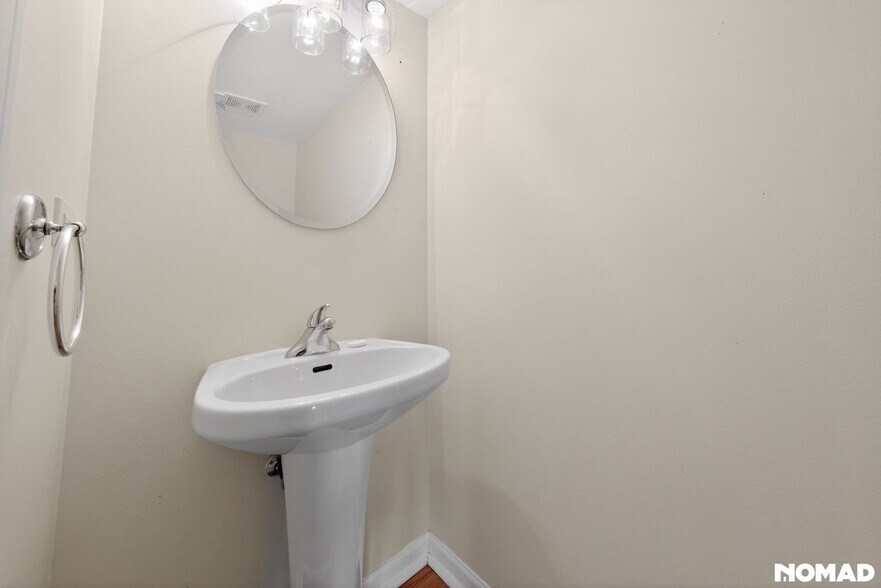 Building Photo - 992 Darla Ct