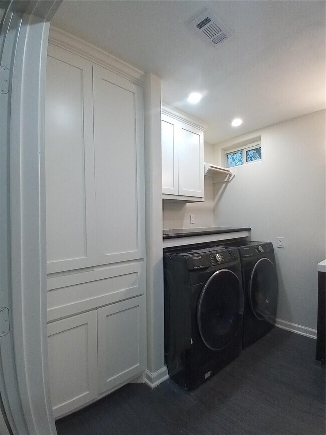 Building Photo - 1019 E 32nd St