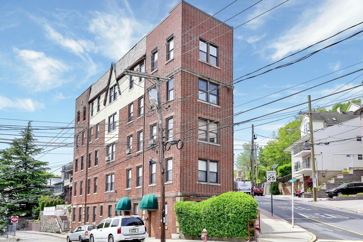 Building Photo - 553 Undercliff Ave