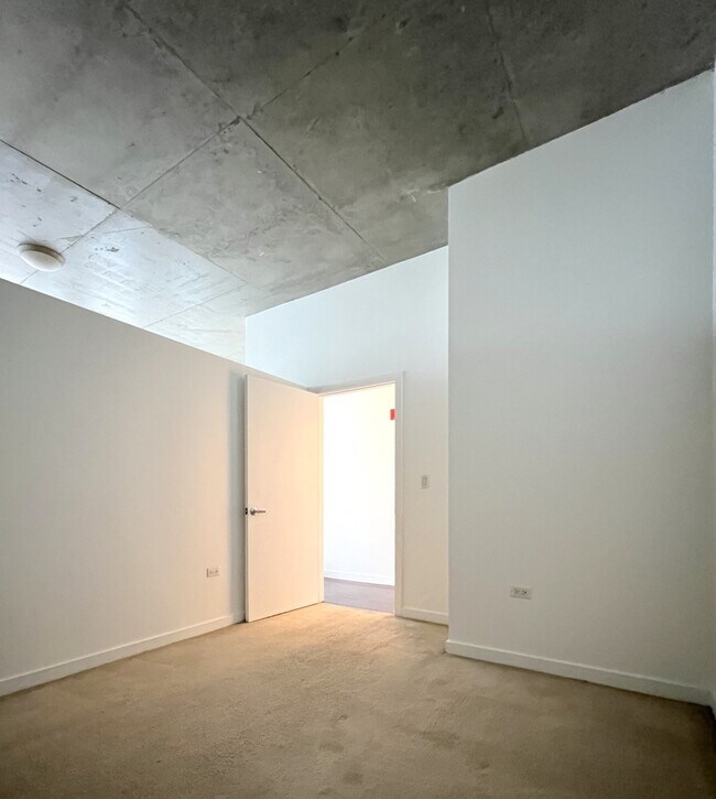 Building Photo - 235 W Van Buren St