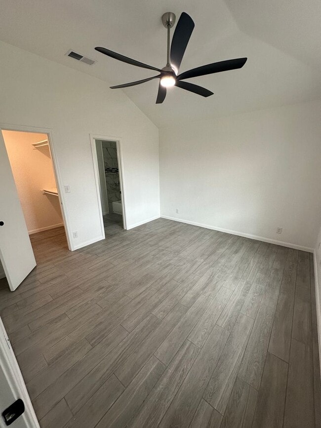 Building Photo - AVAILABLE NOW!! NEWLY REMODELED