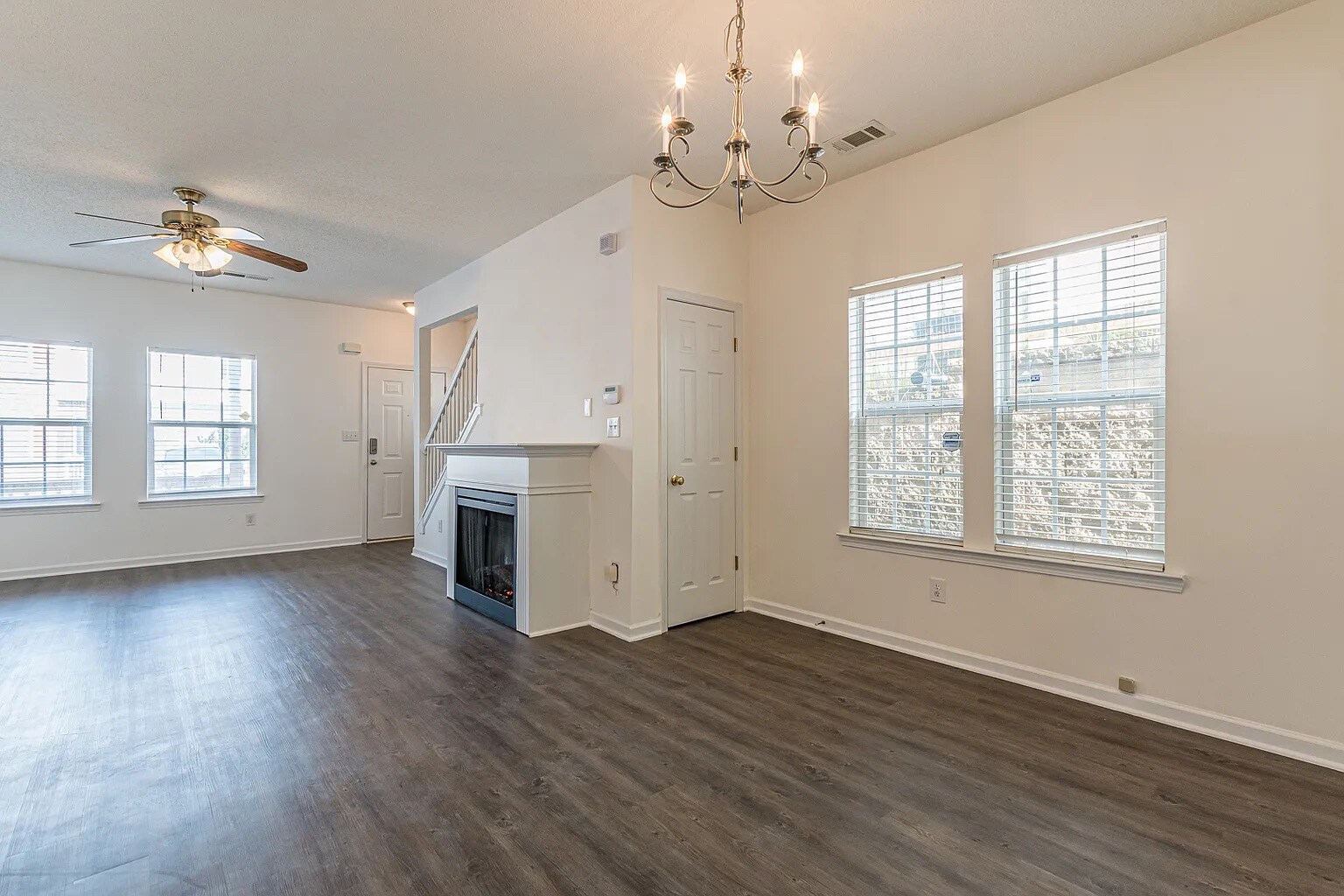 Building Photo - Room in Condo on Ginnis Rd