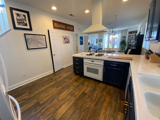 Building Photo - Beautiful 4 Bd/2.5bth within the Poinsettia Cove Community!