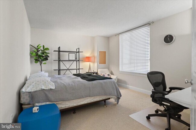 Building Photo - 1220 N Fillmore St