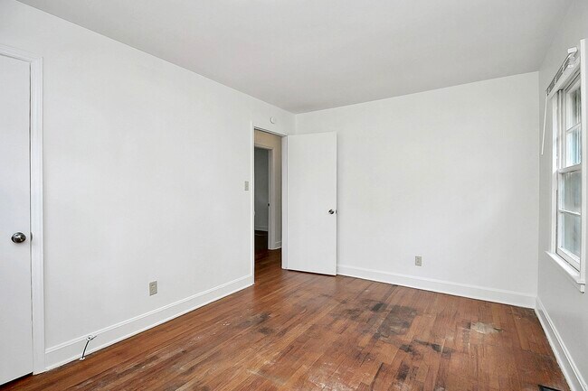 Building Photo - 4401 Ridgeley Dr