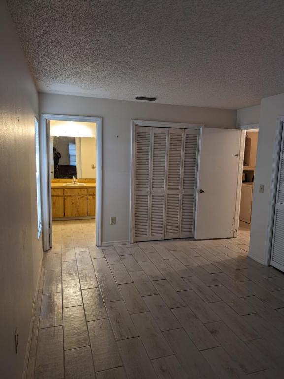 Building Photo - 452 N Sams Point