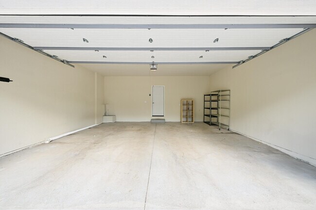 Building Photo - 2905 N 186th St