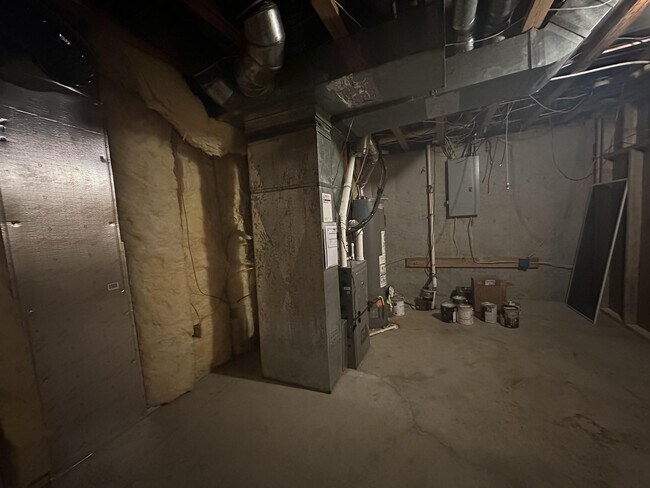 Building Photo - 7040 Woodbury St