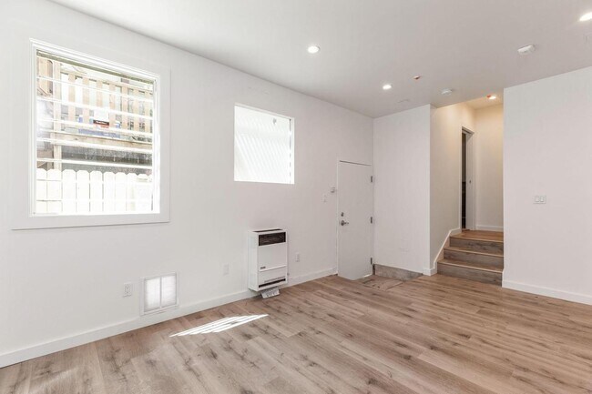 Building Photo - 905 Capp St