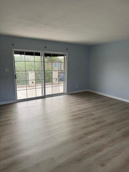 Living Room - 302 Portland Cir