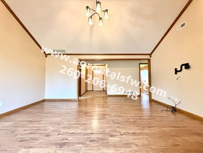 Building Photo - 3 Bedroom House