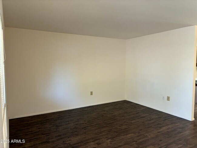 Building Photo - 10120 W Kingswood Cir