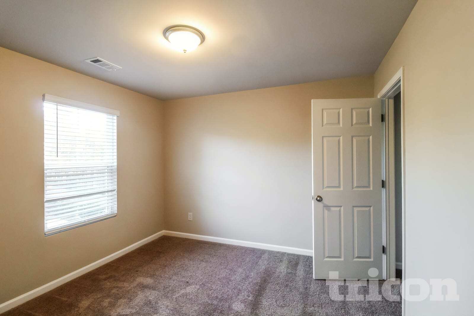 Building Photo - 2867 McKenzie Dr