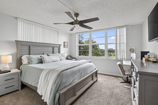 Building Photo - 3001 W Rolling Hills Cir