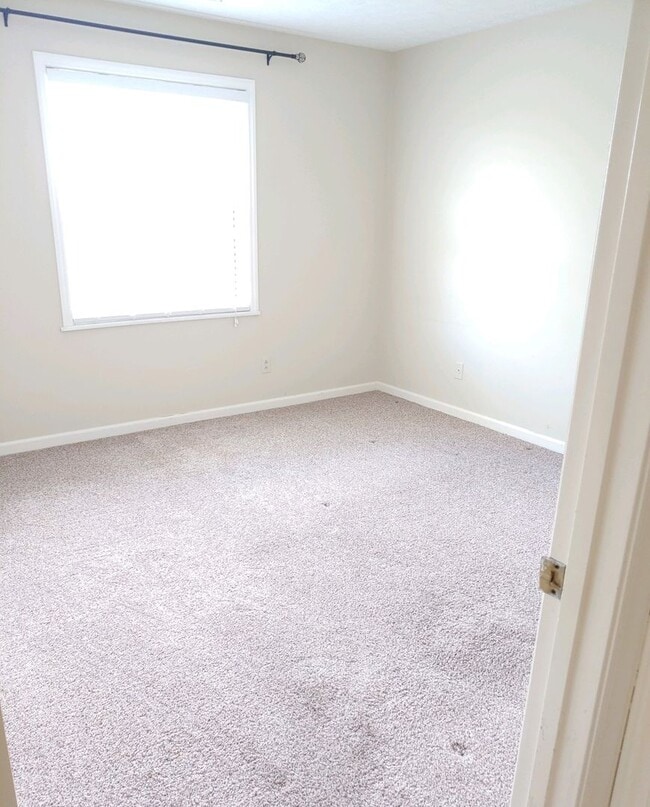 Building Photo - 3 Bedroom 2 Bath Condo