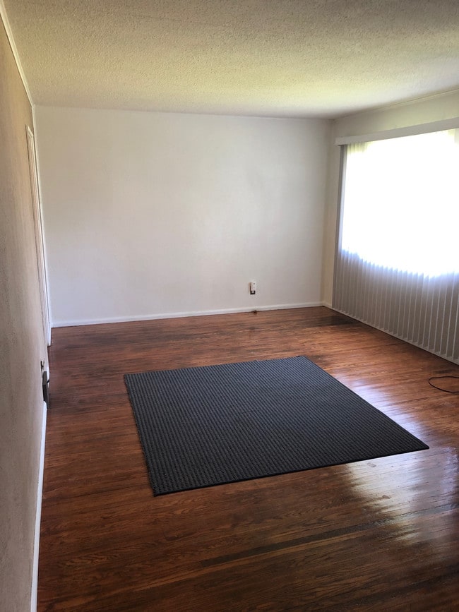 Primary Photo - 242 Hampton Pkwy