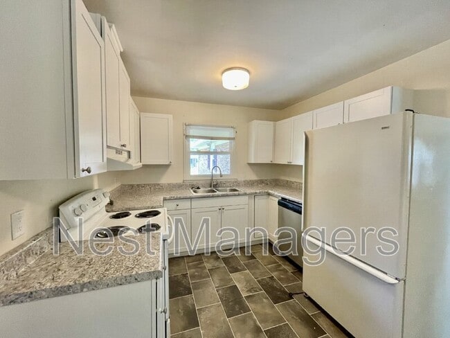 Building Photo - 717 Rockwood Dr