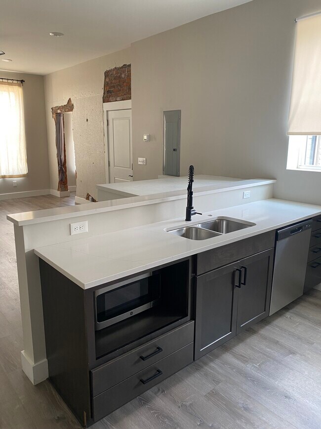 Kitchen - 906 Saratoga St