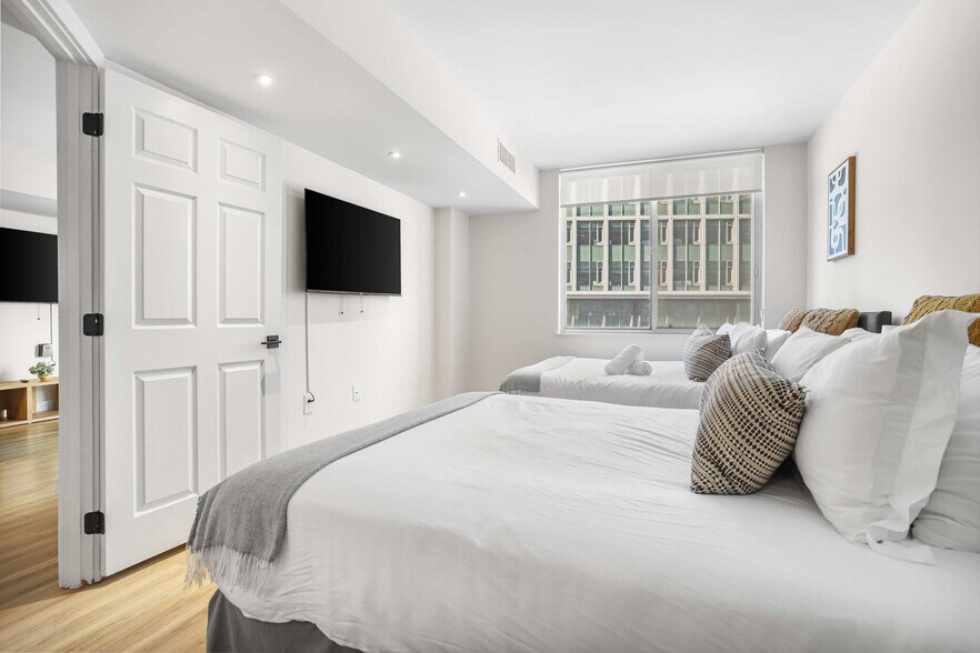 Building Photo - 1221 S Eads St