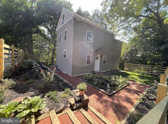 Primary Photo - 641 South Ave
