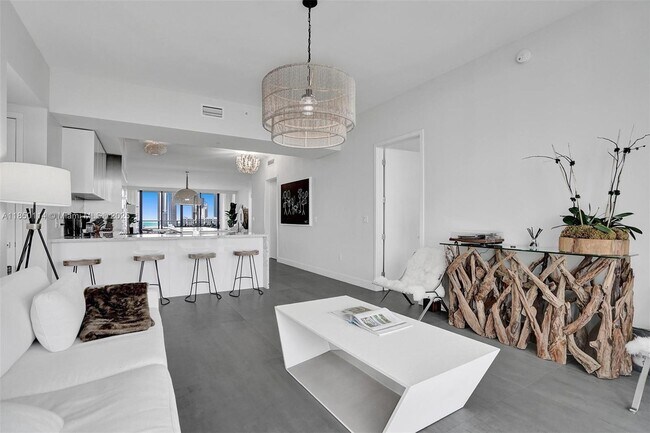 Building Photo - 5000 Island Estates Dr