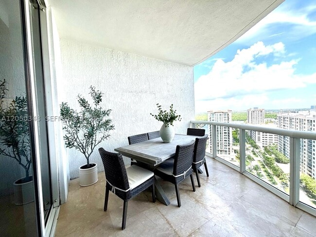 Building Photo - 15901 Collins Ave