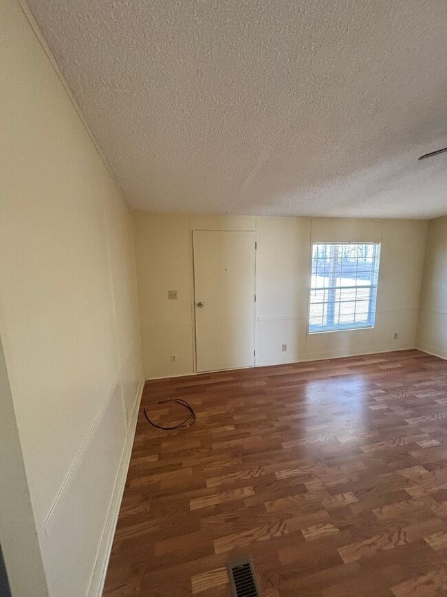 Building Photo - 3 bedroom in Echols County