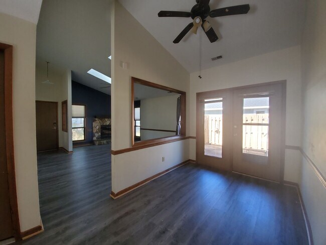 Building Photo - 545 Auburndale Ln