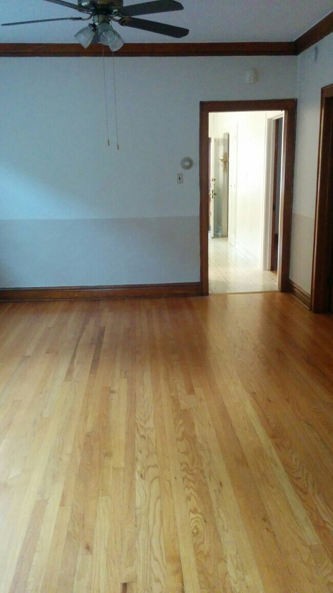 Building Photo - 5848 N Moody Ave