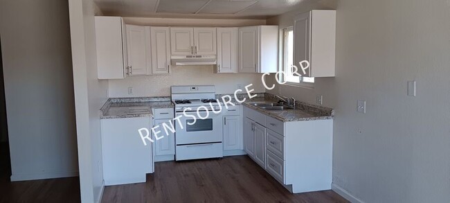 Building Photo - 2 Bedroom 2 Bath Condo for Rent in Barstow