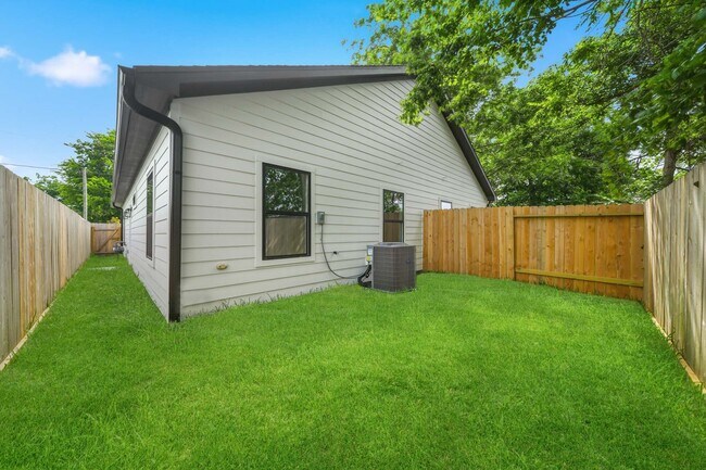 Building Photo - 4314 Stassen St