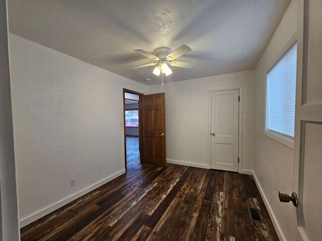 Building Photo - Charming 3-Bedroom Home