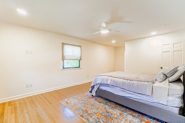 Main Bedroom - 5321 Providence Rd