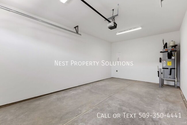 Building Photo - 370 Ivy St NE