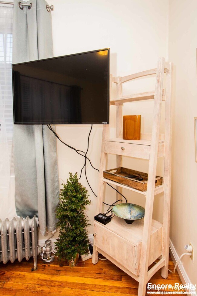 Building Photo - 191 Kent St