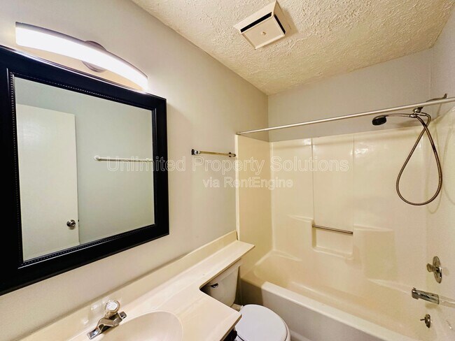 Building Photo - 203 Sunn Aire Ct