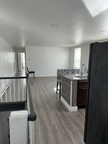 Building Photo - 6135 Vine St